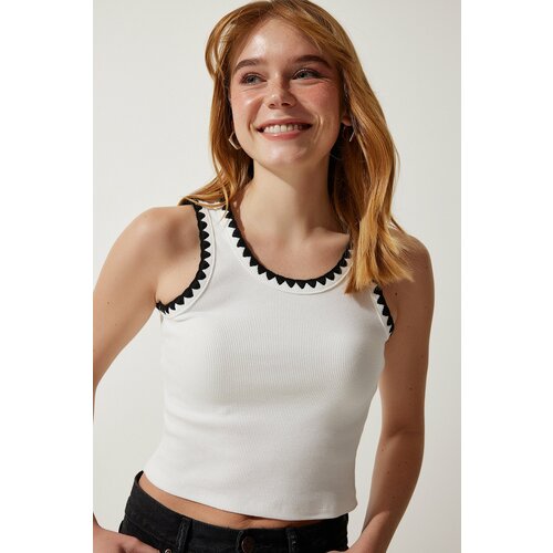 Happiness İstanbul Women's White Embroidered Detailed Crop Knitted Blouse Cene