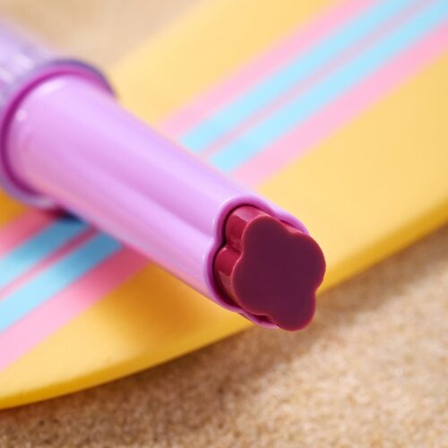 Essence aloha, babes! kremasto sjajilo za usne u sticku nijansa 01 Sunny Bliss, Flower Kiss 1.6 g Slike