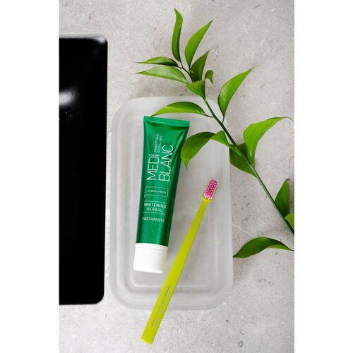 MEDIBLANC Whitening Herbal zeli&amp;scaron;čna zobna pasta z belilnim učinkom 100 ml Slike