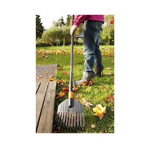 Fiskars majhne grablje za listje (135551) Slike