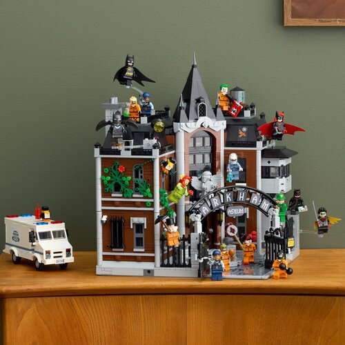 Lego Super Heroes - Arkham Asylum&amp;trade; (76300) Slike