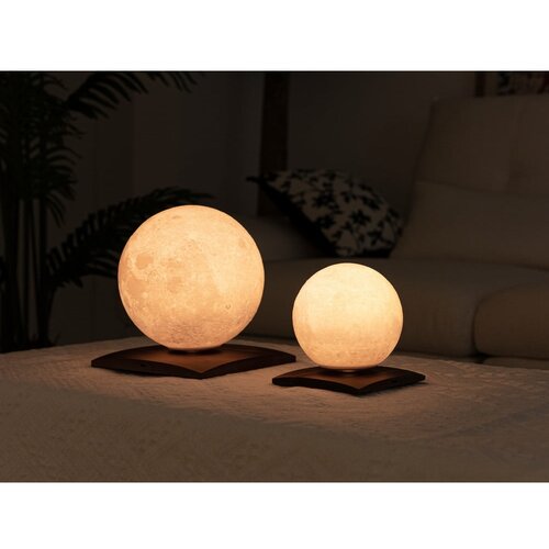 Gingko tamno smeđa led stolna lampa od punog oraha (visina 13 cm) smart lunaspin &amp;ndash; Slike