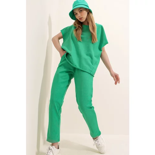 Trend Alaçatı Stili Women's Green Crew Neck Comfortable Fit Tracksuit Set