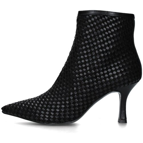 Anita Gležnjarji 2164M143 Črna Cene