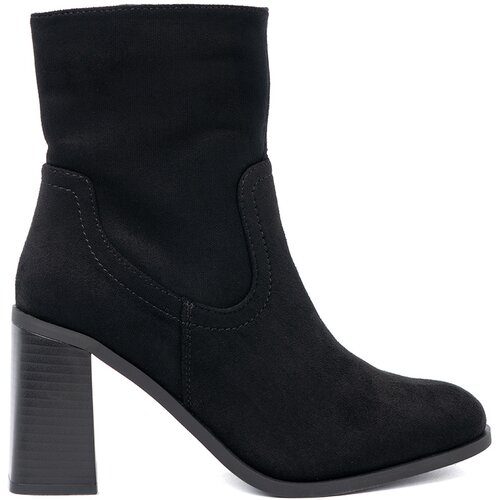 Shelvt Black heeled boots with a classic cut Cene
