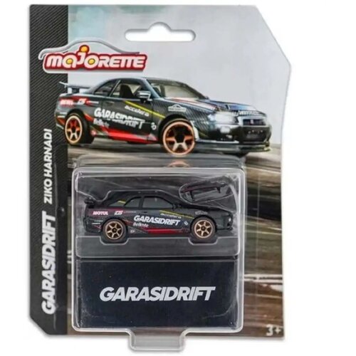 Simba Toys Majorette – Nissan Skyline R34 GarasiDrift Ziko Harnadi autić u omjeru 1:64 - Cene