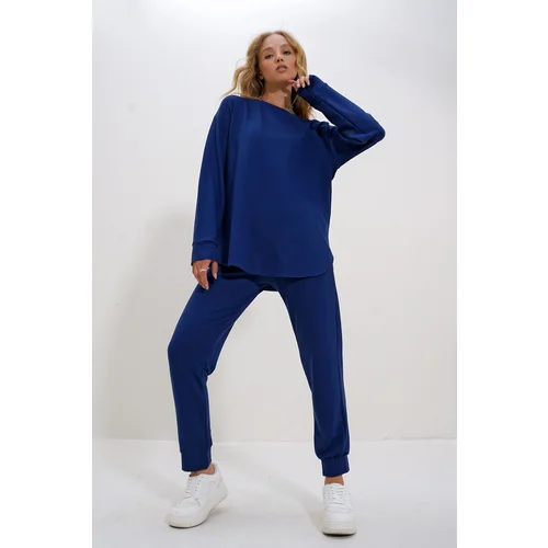 Trend Alaçatı Stili Women's Navy Blue Crew Neck Side Slit Soft Texture Modal Tracksuit