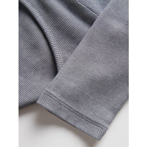 Reserved top z dolgimi rokavi z učinkom acid wash - siva Slike