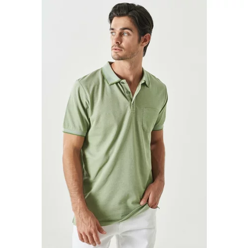 ALTINYILDIZ CLASSICS Men's Non-shrinking Cotton Fabric Regular Fit Wide Cut Green Anti-roll Polo Collar with Pockets T-Shirt.