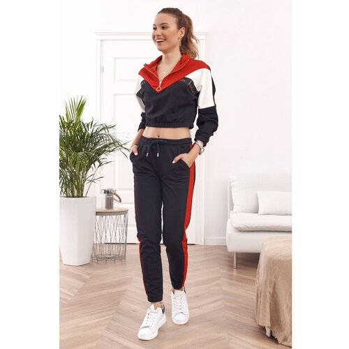 Fasardi Comfortable tracksuit sweatshirt with a stand-up collar and red and black pants Slike