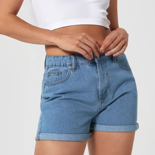 Sinsay - Kratke hlače iz džinsa high waist mom - Modra
