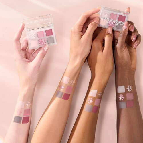 Catrice Tiny Treasures paleta senčil za oči odtenek 020 Wild Berry 4.2 g Slike