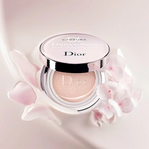 Christian Dior capture totale dreamskin moist & perfect cushion puder za sve vrste kože 30 g nijansa 010