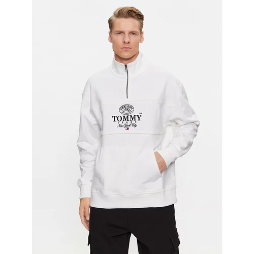 Tommy Jeans Jopa Luxe Athletic DM0DM17800 Bela Relaxed Fit