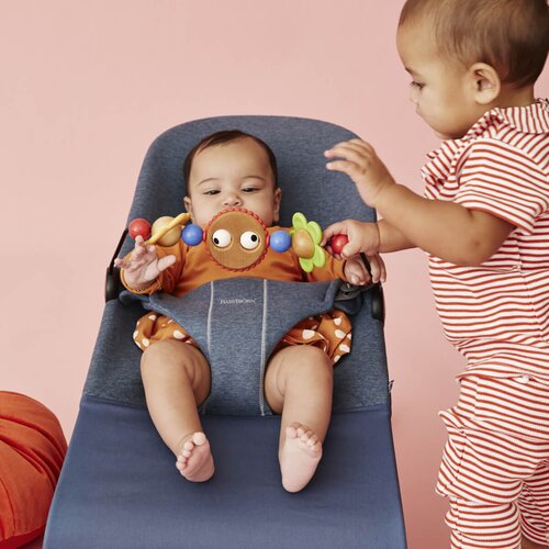 Baby Bjorn BABYBJORN Leseno igralo Babysitter Googly Slike