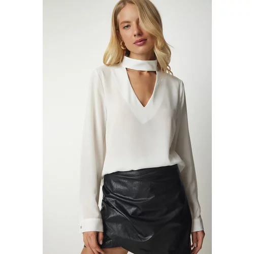 Happiness İstanbul Women's White Crepe Blouse with Window Detailed and Decollete