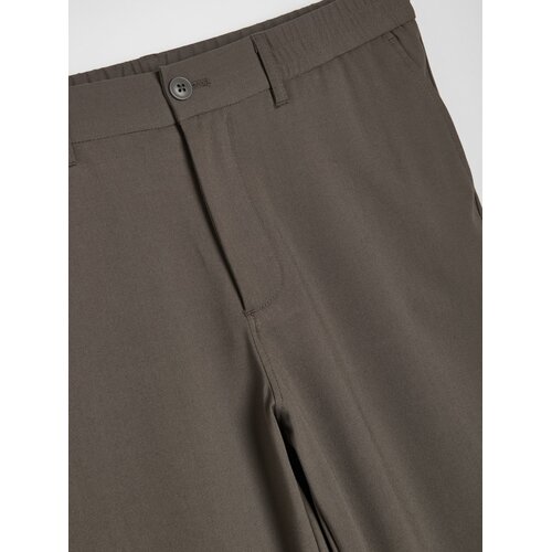 Sinsay Slim-fit chino hlače s udjelom viskoze Slike
