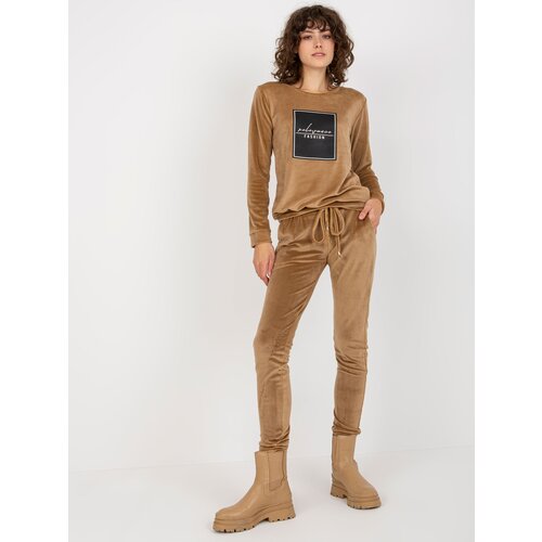 Fashion Hunters Women&amp;#039;s camel velor set with print Slike