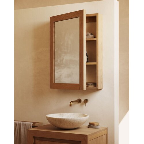 Kave Home stenska kopalni&amp;scaron;ka omarica z ogledalom iz masivnega tika 50x70 cm plubia &amp;ndash; Slike