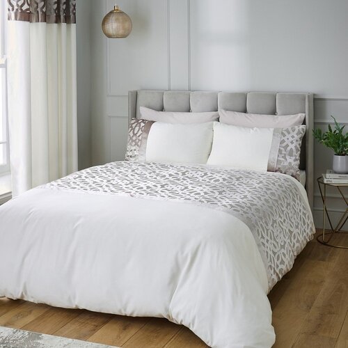 Catherine Lansfield Kremno bela/sivo-bež žametna podalj&amp;scaron;ana posteljnina za zakonsko posteljo 230x220 cm Lattice Cut &amp;ndash; Slike