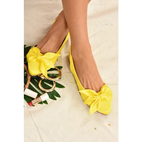 Fox Shoes Women's Yellow Fabric Flats