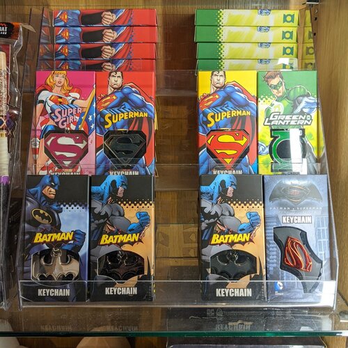Noble Collection DC - BATMAN C - J - BATMAN&amp;nbsp; KEYCHAIN Slike
