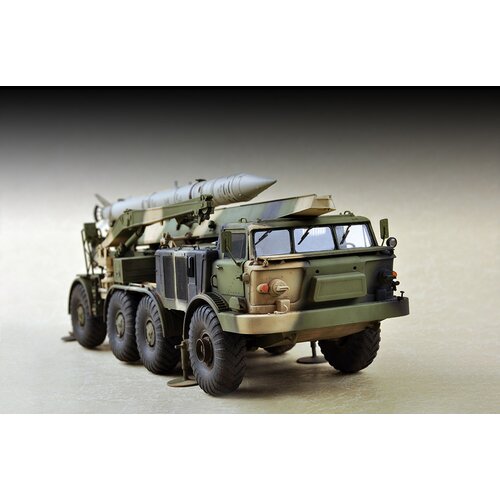 Trumpeter Russian 9P113 TEL w/9M21 Rocket of 9K52 Luna-M Short-range artillery rocket system ( FROG-7 ), (21287629) Cene