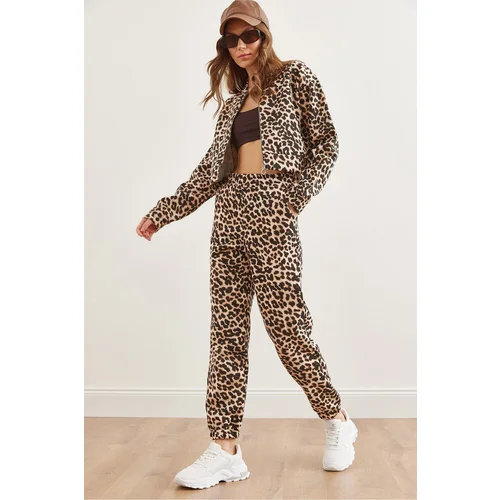 Olalook Women's Stone Black Leopard Thick Raised Jogger Sweatpants ESF-00000077