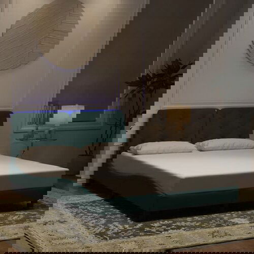  The Living Store Posteljni okvir z LED lučkami temno zelen 140x200 cm žamet - Posteljni Okvir, (21441485) Cene