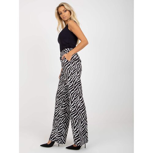 Fashionhunters Black and white wide trousers in an animal print fabric Cene