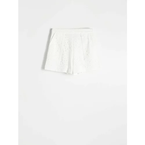 Reserved - Kratke hlače s rupičastim vezom - bijela