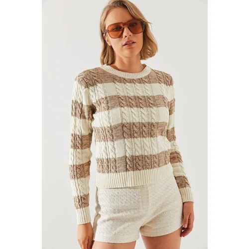 Bianco Lucci Women's Striped Crew Neck Sweater