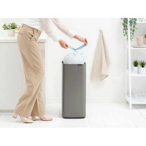 Brabantia Siva željezna kanta za smeće na dodir 30 l Bo Touch &amp;ndash; Slike
