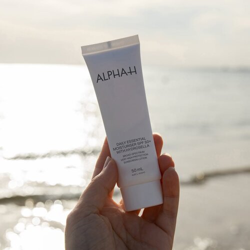 Alpha-H Daily Essential dnevna vlažilna krema SPF 50+ 50 ml Slike
