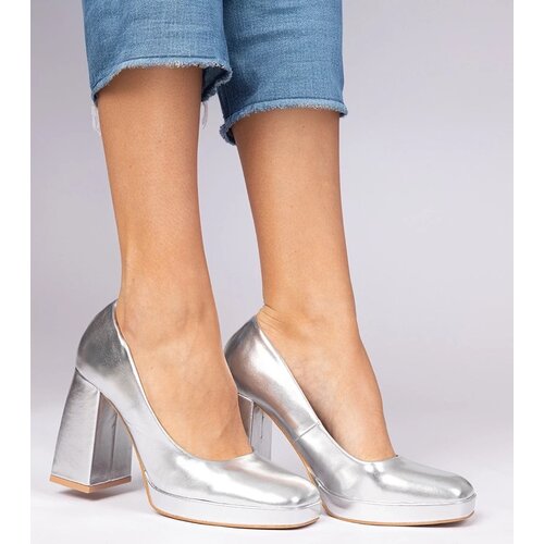 D/CEO marka niezdefiniowana Silver square-toe pumps on a massive heel Irenois Slike