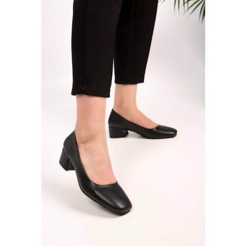 Shoeberry Women's Tria Black Skin Heeled Shoes Slike