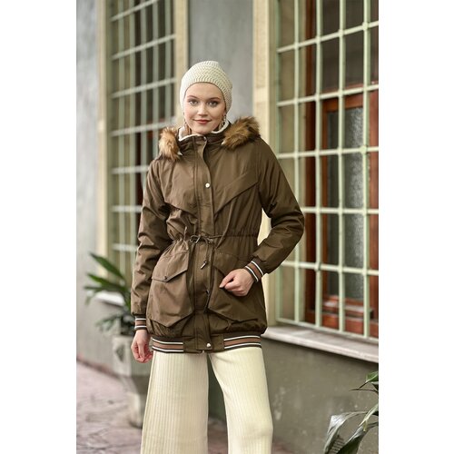 HAKKE Coat with pockets and a tab at the hem. Slike