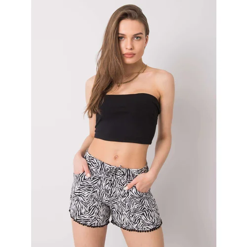 Fashion Hunters FRESH MADE Black patterned shorts