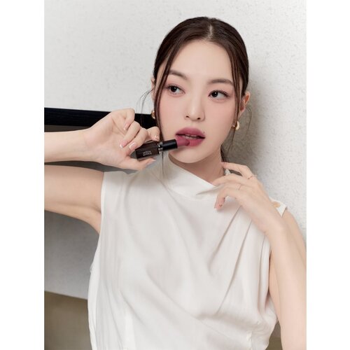 MUZIGAE MANSION Moodwear Blur Lipstick mat vlažilna &amp;scaron;minka odtenek 007 Hippy 4 g Slike