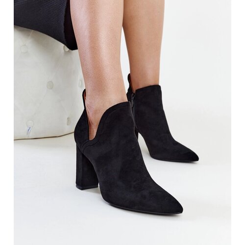 Gemre Black asymmetrical block heel ankle boots Taylana Cene