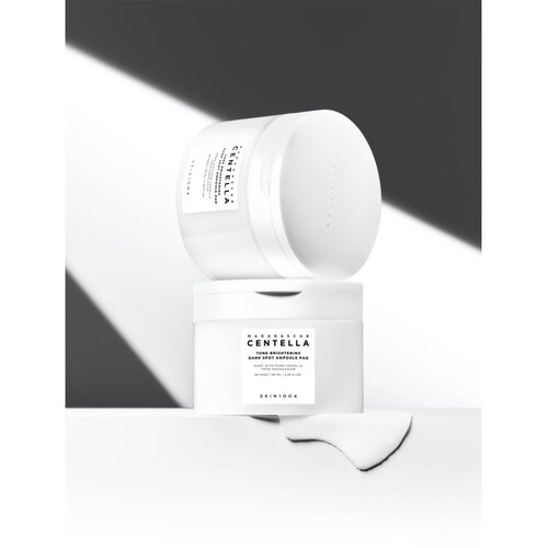 SKIN1004 Madagascar Centella Tone Brightening Dark Spot Ampoule Pad tonizirajoče blazinice proti temnim madežem 60 kos Slike
