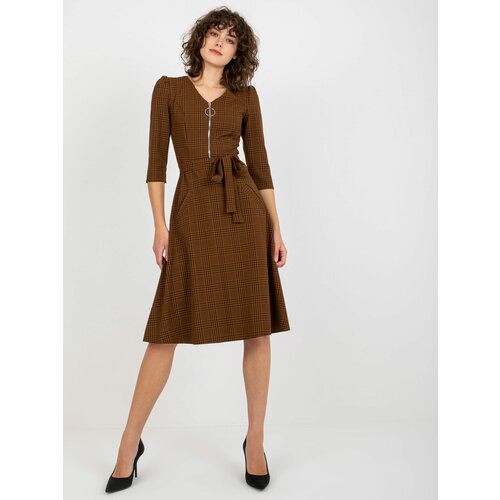 Fashion Hunters Checkered dress with binding - brown Slike