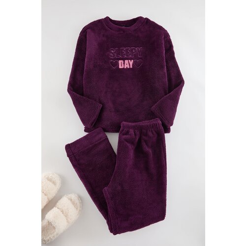 Trendyol Curve Purple Slogan and Heart Plush/Wellsoft Knitted Pajama Set Slike