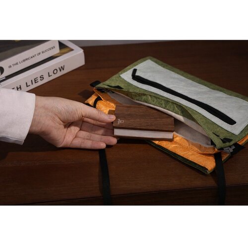 Gingko Prenosljiva svetlobna dekoracija na USB v naravni barvi BookLight &amp;ndash; Slike