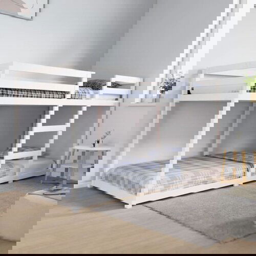 VidaXL Krevet na kat bijeli 90 x 200 cm od masivne borovine Slike