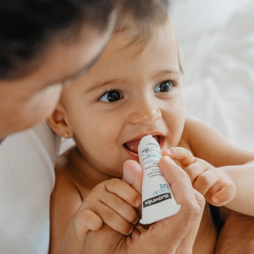 Suavinex CICA Protective Balm za&amp;scaron;titni balzam za usne 15 ml Slike