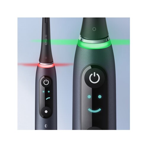 Oral-b zobna ščetka io series 8 mit 2. Handstück white alabaster/ black onyx Cene