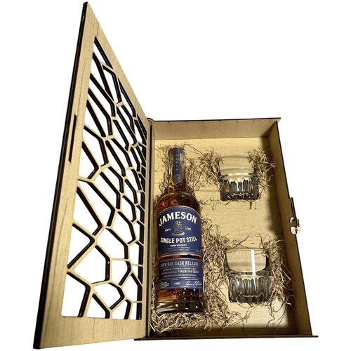 Jameson Single Pot Still Gift Box 2 ča&amp;scaron;e - model saće Slike