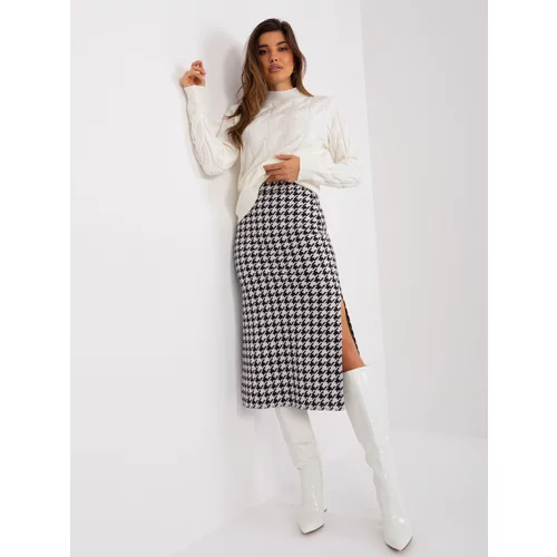 Fashion Hunters White and black knitted skirt with slits