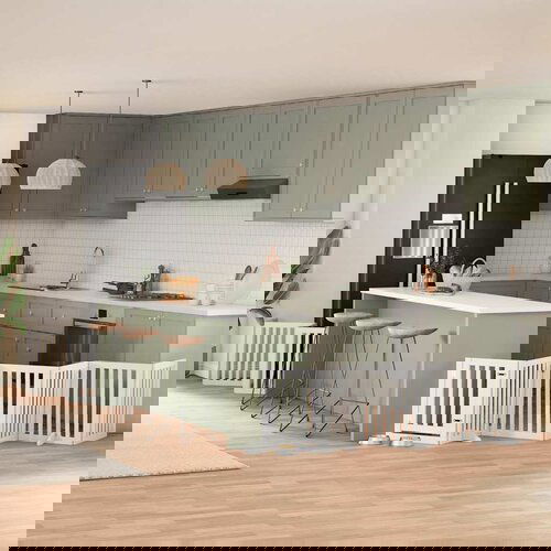 vidaXL Ograda za pse z vrati zložljiva 12 panelov bela 600 cm les Cene